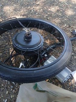 Electric back bike tire with controls and bars with the computer no battery works great