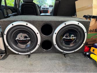Must hear 2 12"Premiers 3,500w Subs in custom ported box