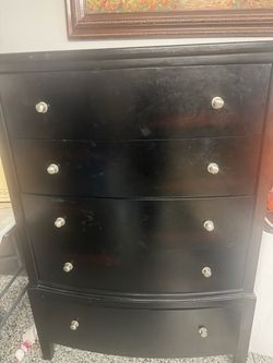 Brown chest drawer