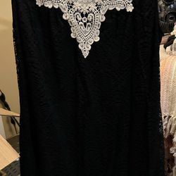 Large black/cream lace short dress like new smoke free