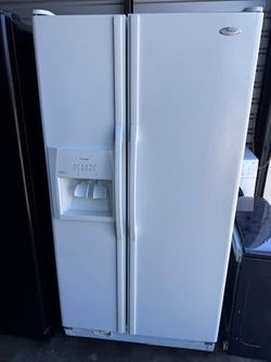 Whirlpool refrigerator side by side  cWith water and ice dispenser