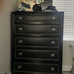Dresser (Very heavy, Must Pick Up) 
