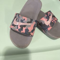 Girls Nike Slides