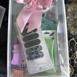 New! 8 Piece Hair Clips In Clear Gift Bag