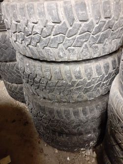Set Of Tires 35x12.50x20  