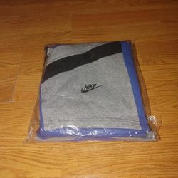 Nikey Short Sleeve Short With Hood, with Shorts.