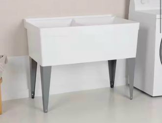 New in Box Utilatub Thermoplastic Floor Mount Utility Tub 40 in. x 24 in. x 33 in. in White