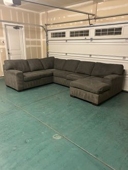 Grey 3-Piece U-Shape Sectional (Delivery Available)