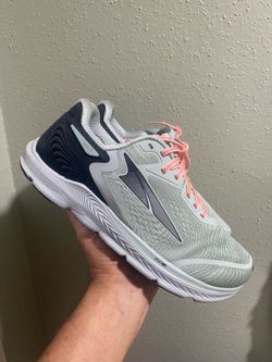 Altra Torin 5 Womens Size 11 Mismatched Gray Coral, like new