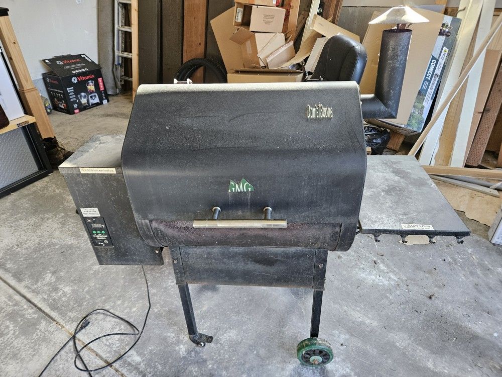 GMG Daniel Boone smoker
