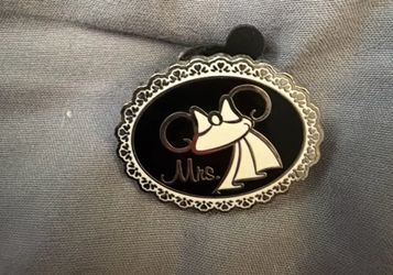 Disney- Mrs Wedding Bridal Pin