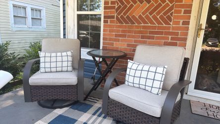 Set of 2 outdoor Rattan Chairs and Table almost Brand New!!