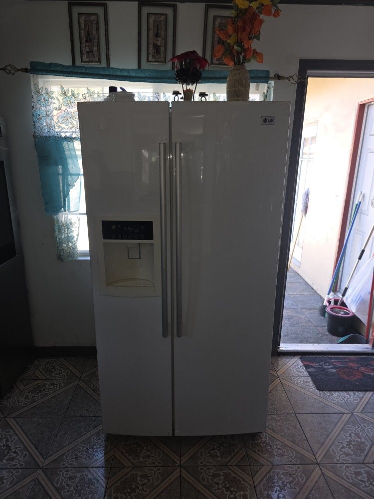LG Fridge For SALE!!!!