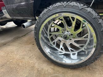 24s on 33s atturo tires 90% for Sale in Houston, TX - OfferUp