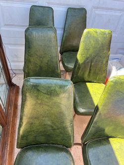7 vitage chairs. Very good. Condition.