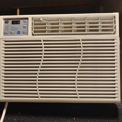 Window air conditioner by GE 