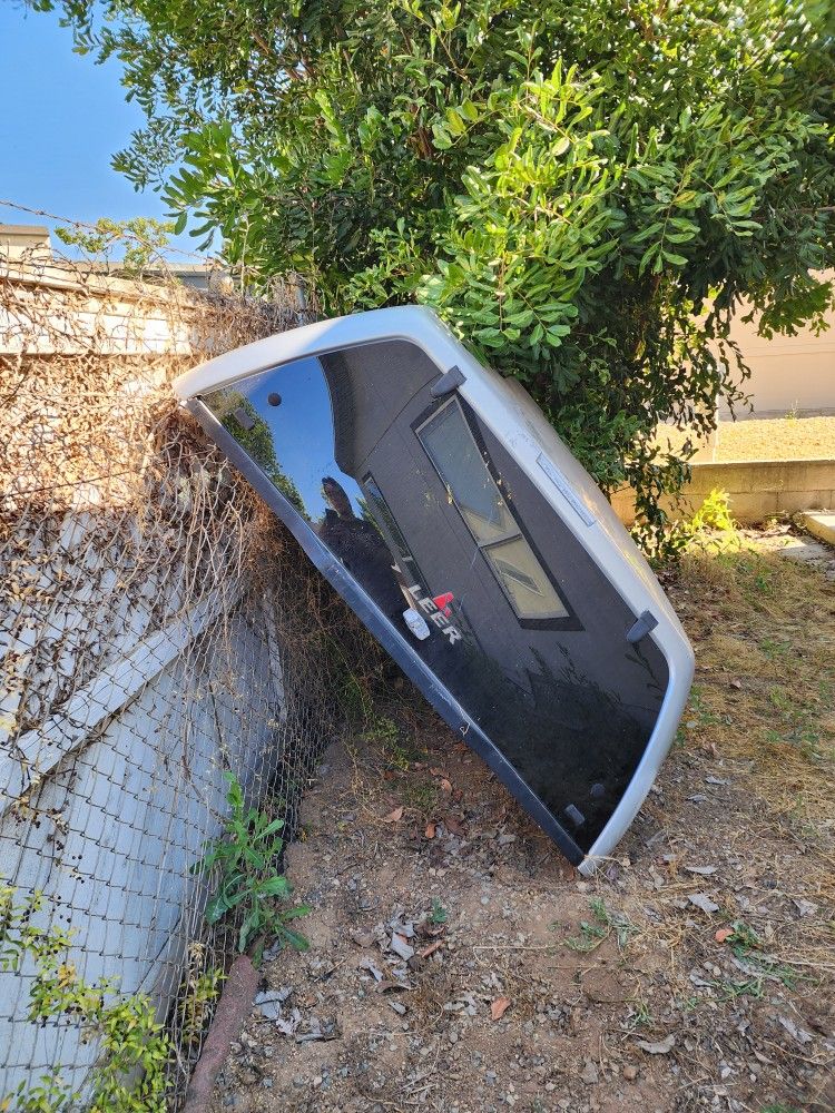 Free 2004 Titan Camper Shell