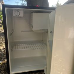 Sanyo Mini Fridge 