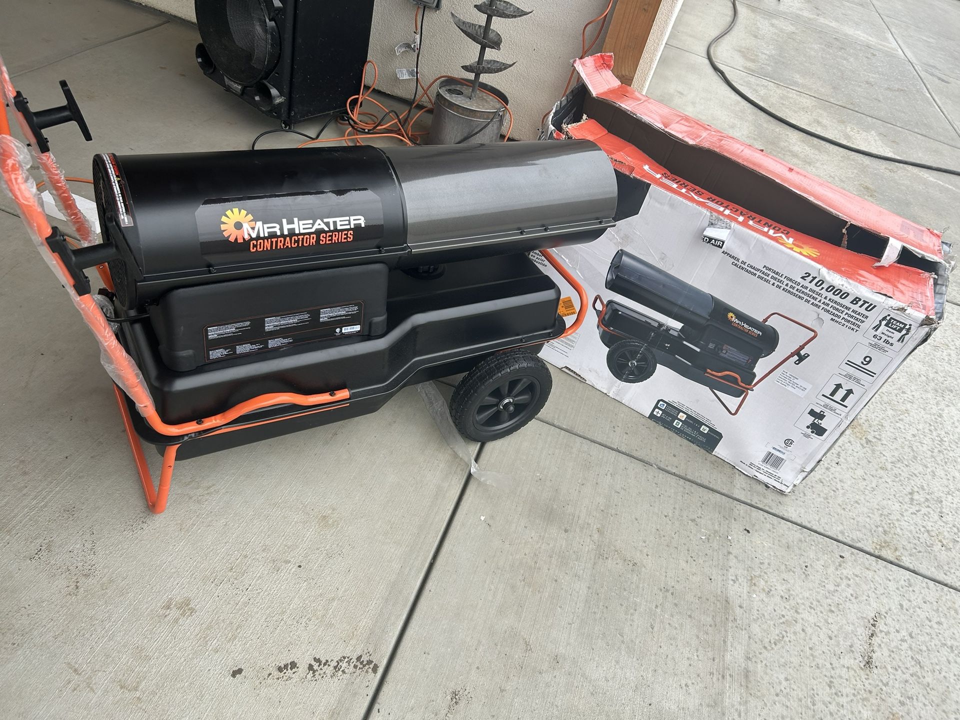 Heater Contractor Series 210,000 BTU Black Forced Air Kerosene