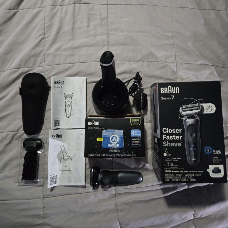 Braun Series 7 360° Flex System Electric Razor with Smart Care Center - Extra Accessories - Like New 