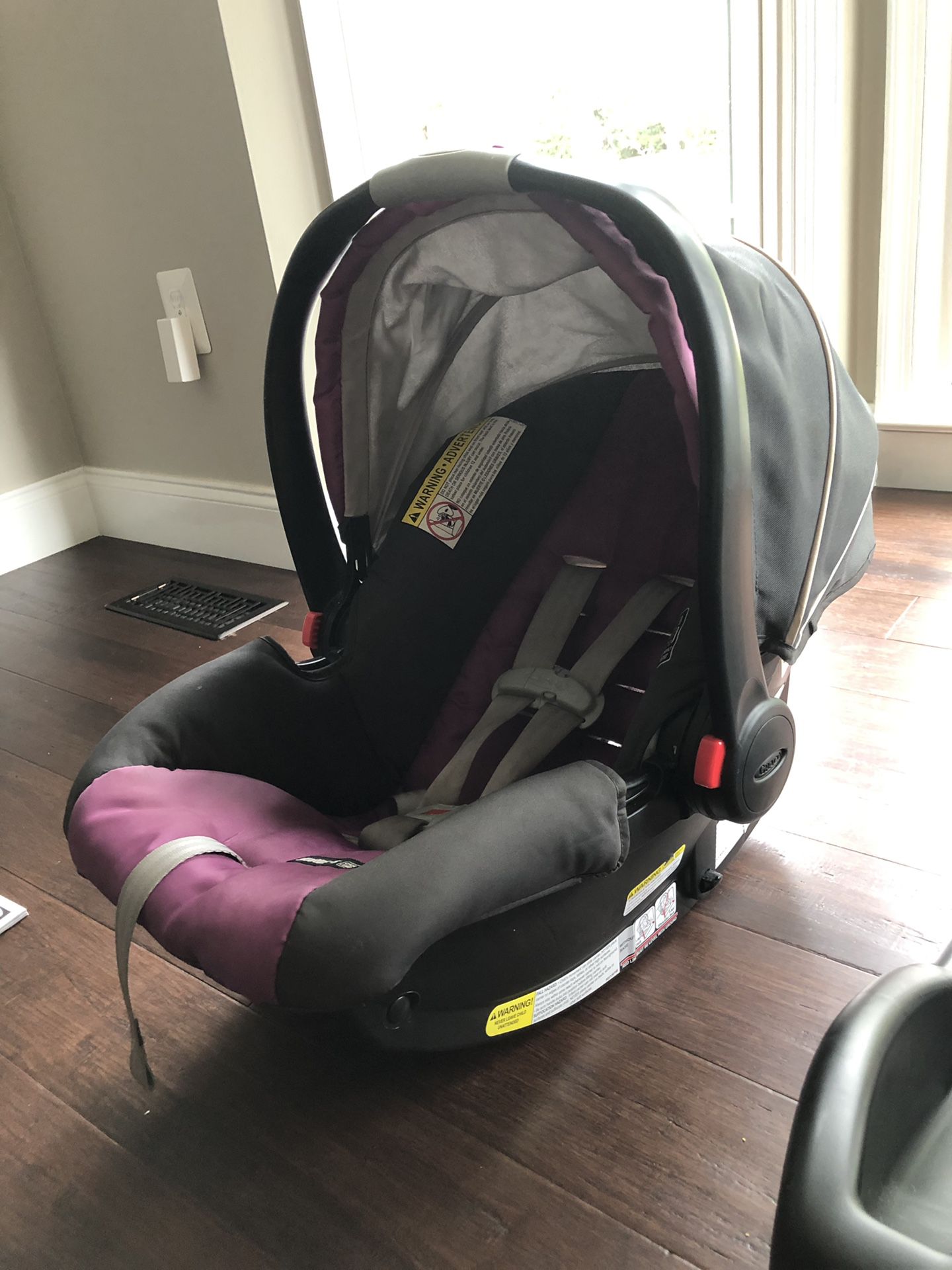 Graco Snugride click connect 35 infant car seat with base