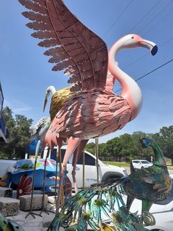 Unique pink flamingo garden decor