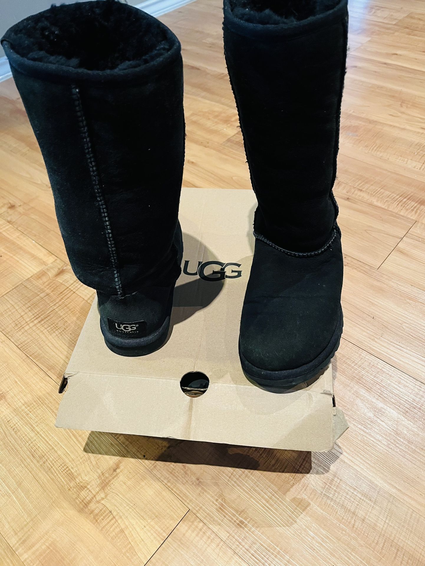 Boots UGG Size 6 Womens 