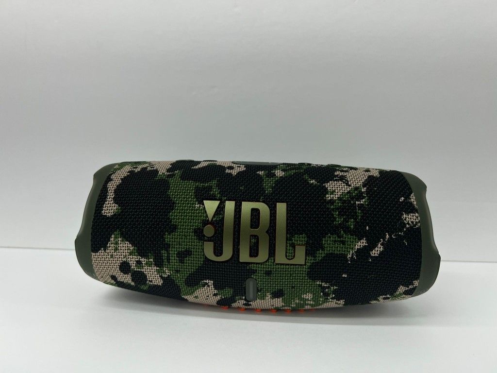 JBL CHARGE 5 ( CAMO )
Portable Bluetooth Speaker with IP67 Waterproof
MINT CONDITION👌🏽👌🏽