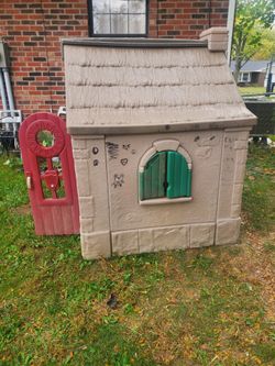 Kids Plastic Outdoor Playhouse