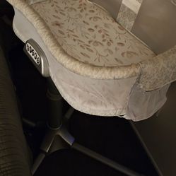 Halo swivel Bassinet