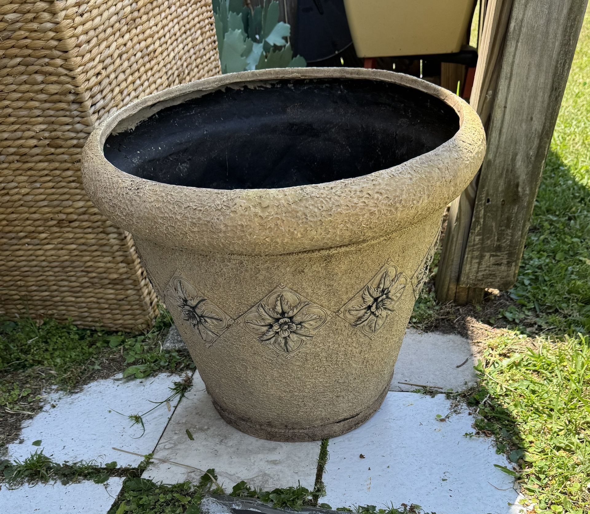 Very Large Heavy Resin Plant Pot 18 d. X 16.5 h