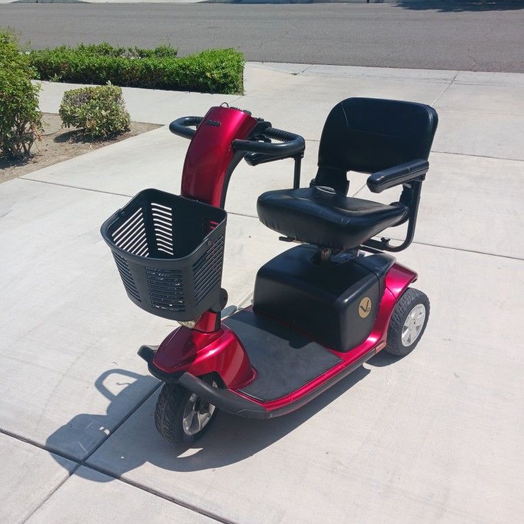 Pride Victory 10 Mobility Scooter Comes Apart For Easy Transportation 