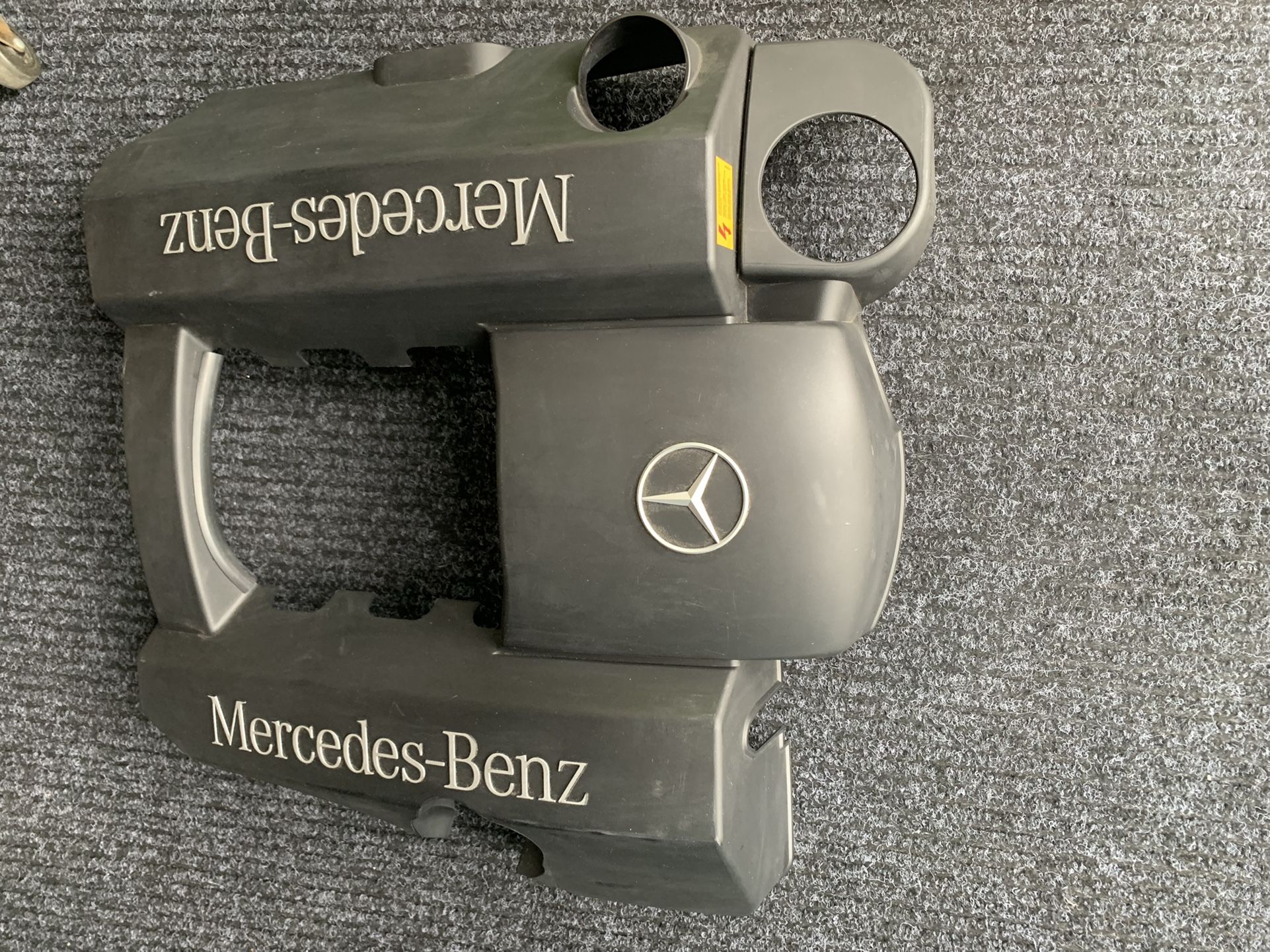 Mercedes Benz ML 350/500 ENGINE TRIM COVER 