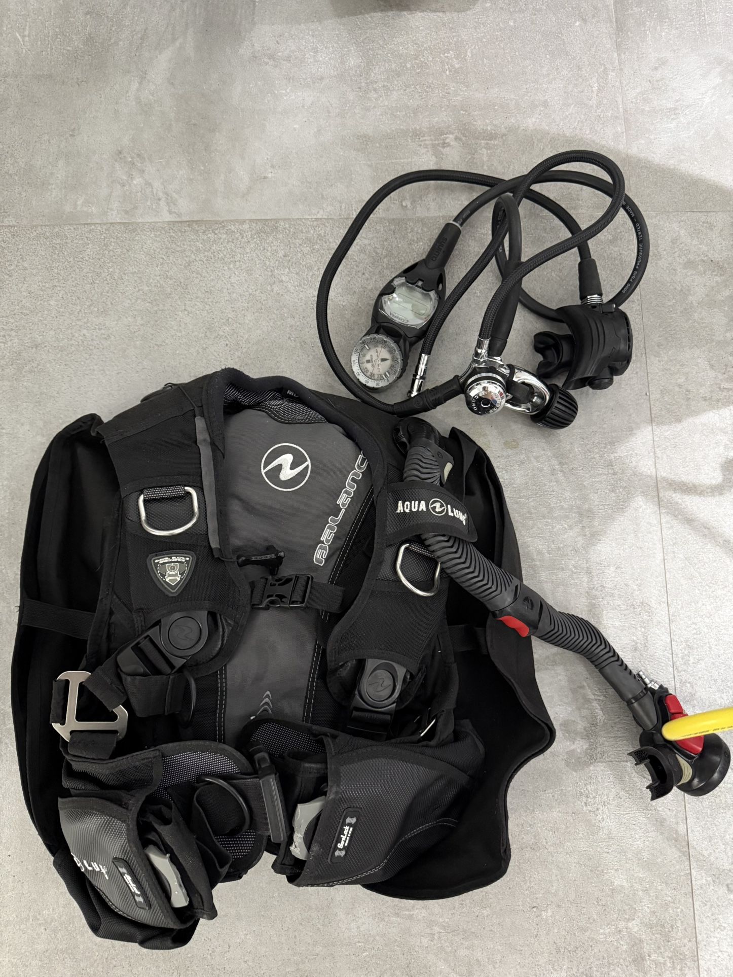 2 -Aqua Lung Dimension Back Inflation BCD
