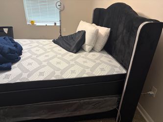 QUEEN bedroom&  diamond on the edges HEAD BOARD