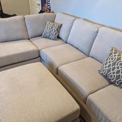 New Chenille Sectional Couch / Free Delivery 