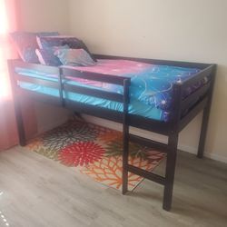 Must Go! Two Twin Size Wooden Beds Plus Rugs