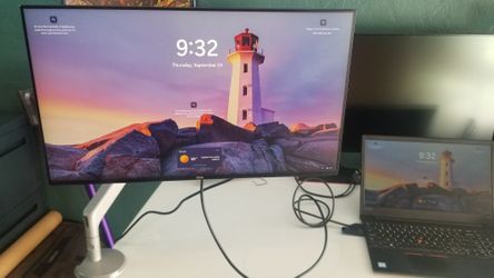 24" Monitor With Humanscale Arm