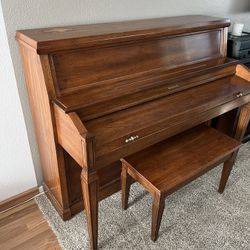 Piano - Baldwin Studio 243 Hamilton 