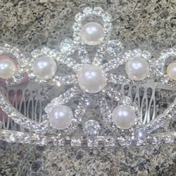NEW Beutiful Crown For A  4-6 Years Old