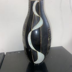 decorative vase & wooden boxes