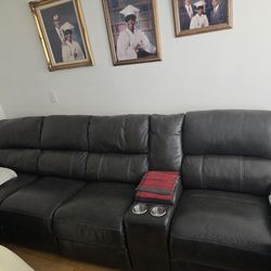 SECTIONAL COUCH ,WITH USB CHARGING 