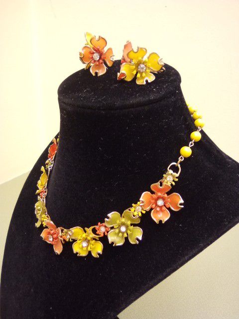 Vintage Colored Flowers Choker Necklace 