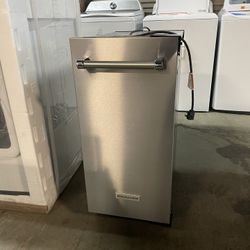 ❄️ NEW KitchenAid - 15" 22.8-Lb. Built-In Icemaker - Stainless Steel