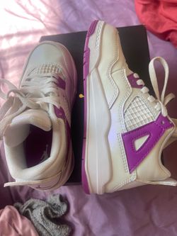 Girls Jordan’s  puprle and white size 12