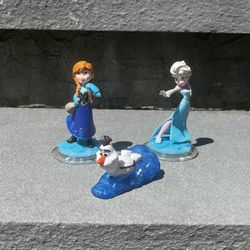 Disney Infinity characters of Anna, Elsa and Olaf from the movies Frozen & Frozen II