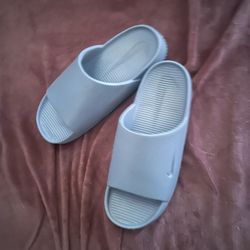 Size 8 Blue Nike Slides 