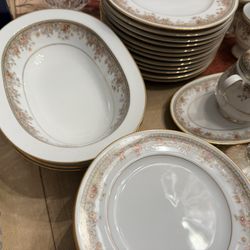 Noritake Fine China Beautiful Pattern 72 Pcs $250 Firm Perfect Condition 