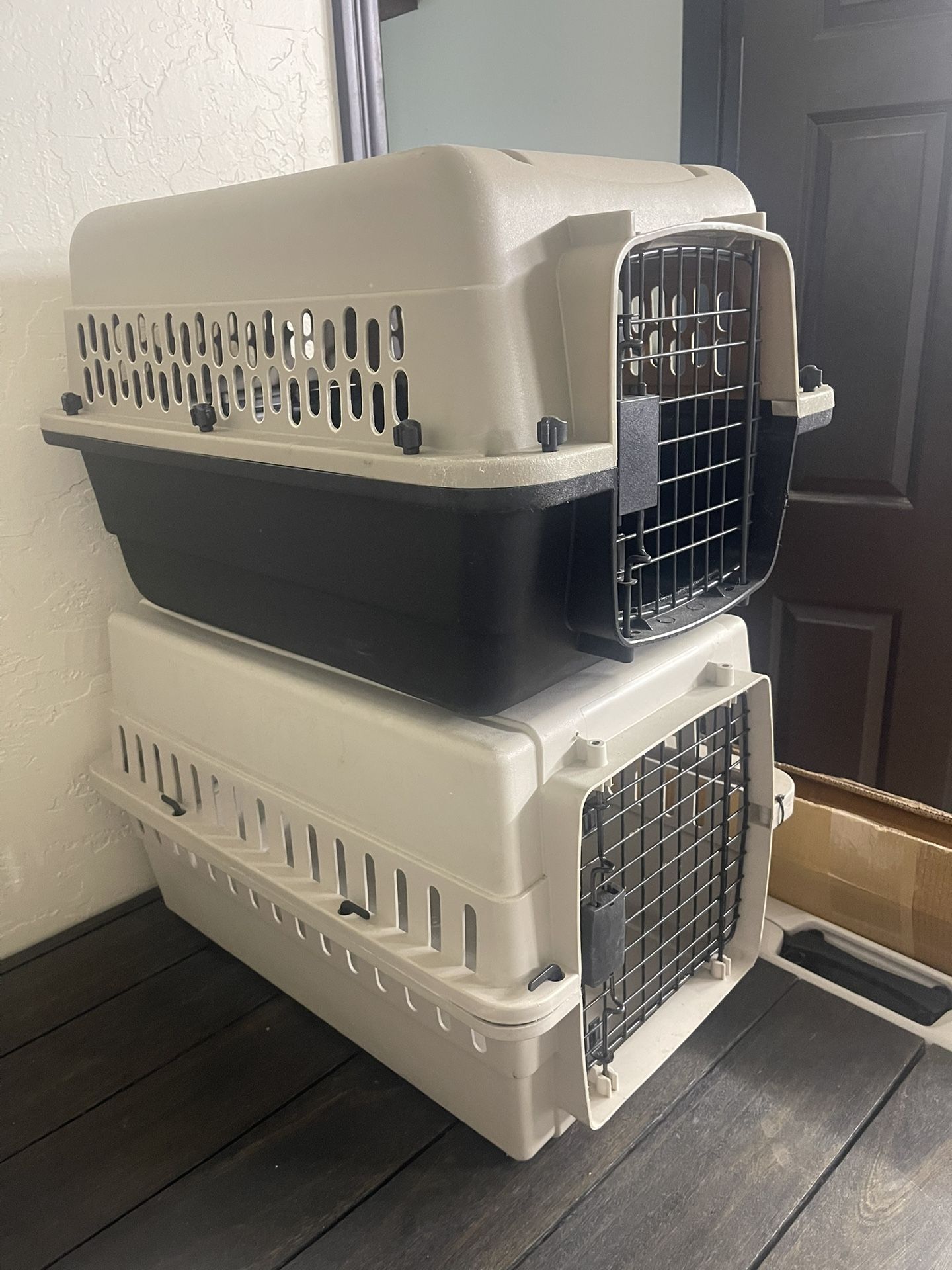 Dog/ Cat Crate (Carrier) 