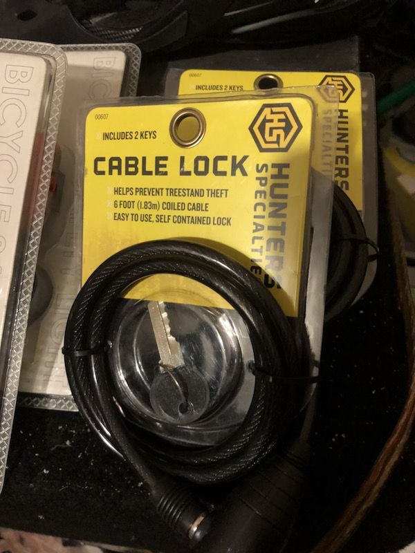 Bicycle cable lock